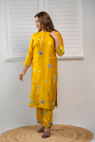 Yellow Chanderi silk kurta with applique work.