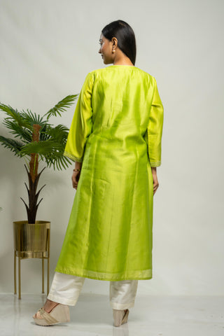 Green French Knot Kurta in Chanderi Silk with Dupatta.