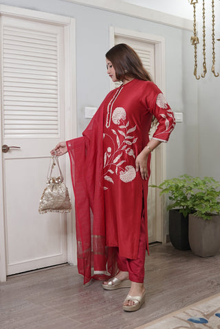 Floral Appliqué Kurta with Dupatta | Red | SKU P412B | Original photo DSC00999
